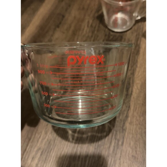 Set of 4 Pyrex Glass Measuring Cups w/Spouts Red Letters Clear  1,1,2,&4 Cups - Picture 3 of 10
